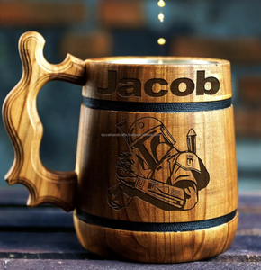 Chope à bière en bois de chêne faite à la main gravée avec des motifs personnalisés Style classique Tayyab Artisanat pour cadeaux d'affaires - Product Image 3
