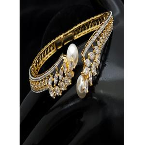 Magnifiques bracelets de créateur de haute qualité, finition or blanc, ouvrables à l'avant, pour mariage, fiançailles, soirée, pour femmes - Product Image 2