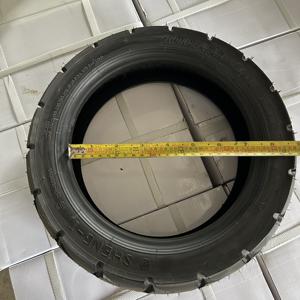 Pneu pneumatique noir SHENG-I 100/65-9 11 pouces (11") sans chambre à air en nylon pour scooter électrique Merits Regal Raptor et fauteuil roulant. - Product Image 3