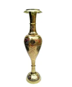 エナメル色の真鍮の花瓶