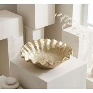 Grand bol décoratif en métal doré de luxe avec bord festonné, centre de table moderne cannelé pour table basse, décoration de centre de table de mariage - Product Image 1