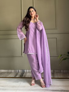 Conjunto de Kurti de Seda Crujiente de Diseñador AARIKA TEXTILE, Patiala y Dupatta con Encaje Zardosi, Estilo Tradicional Punjabi para Bodas y Fiestas - Product Image 5