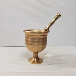 Mortero y pilón de latón sólido y resistente para triturar y moler especias, hierbas, semillas y ajo y jengibre fácilmente. - Product Image 1
