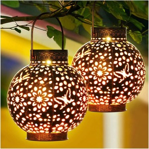 Lanterne ronde en métal avec découpes florales pour la décoration de la maison, durable et résistante à la chaleur - Product Image 1