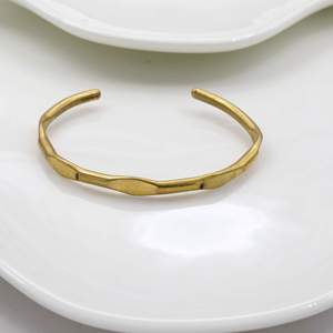 Bracelet manchette en laiton plaqué or, design ouvert classique, bijoux unisexe réglables - Product Image 4