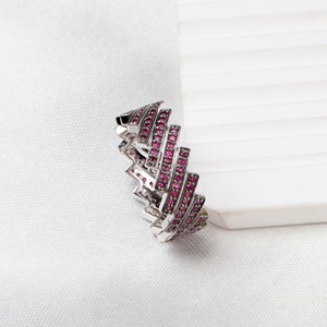 Vente en gros de bagues en argent sterling 925 massif avec rubis naturels, pavés géométriques en zigzag, bijoux Memoria - Product Image 1