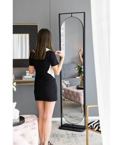 Miroir sur pied moderne et élégant avec cadre en fer noir, miroir pleine longueur pour la décoration de la maison, chambre et salon, vente en gros depuis l'Inde - Product Image 2