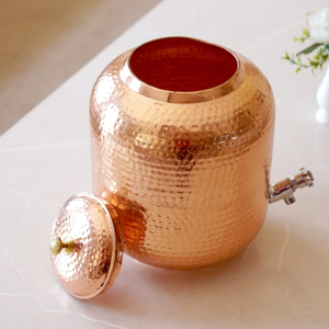 Contenedor Decorativo de Cobre Premium para Agua con Salida de Flujo Suave para Uso en Hogar, Cocina, Comedor y Hostelería - Product Image 1