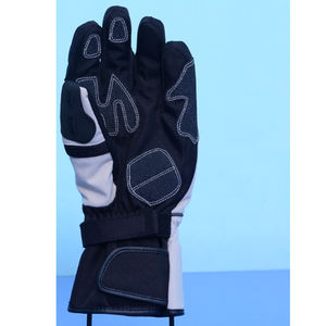 ถุงมือมอเตอร์ไซค์สีเทาดำคุณภาพดีเยี่ยม พร้อมแผ่นป้องกันข้อนิ้วแบบแข็ง ทนทานด้วยผ้าคอร์ดูร่า ป้องกันลมได้ทุกฤดู - Product Image 2
