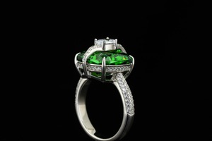 Anillo de Moissanita Verde Ovalado, Anillo de Compromiso con Incrustaciones de Pavé, Plateado en Plata, para Mujer, Joyería para Fiestas - Product Image 4