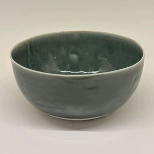 Tazón de Cerámica Artesanal Verde Espuma de Mar, Textura Hecha a Mano, Forma Redonda Profunda, Acabado Duradero y Seguro para Alimentos, Perfecto para Sopas, Ensaladas y Arroz - Product Image 1