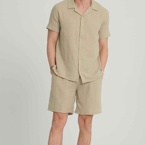 ชุดเสื้อยืดและกางเกงขาสั้นลายพิมพ์ฤดูร้อนสำหรับผู้ชาย  สีสันปรับแต่งได้ ดีไซน์เอวยางยืดแบบพิเศษ  คอตั้งสไตล์ฮิปฮอป-ไม่ซ้ำใคร - Product Image 4