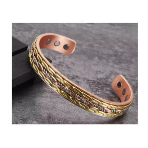 Brazalete de Cobre Sólido de Primera Calidad con Acabado Liso, Chapado en Cobre Antiguo, Ajustable, Unisex, para Uso Diario - Product Image 4