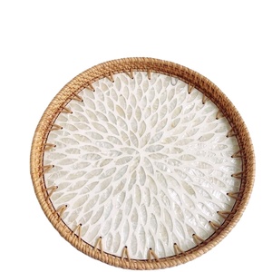 Plateau de service rond en rotin fait main avec motif mandala blanc nacre, plateau décoratif pour table basse, pour la décoration de la maison - Product Image 1
