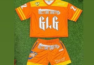 Camiseta y pantalones cortos de manga larga con cuello en V de malla de poliéster deportivo informal de moda de verano para hombre con chándales transpirables con logotipo personalizado para hombre - Product Image 4