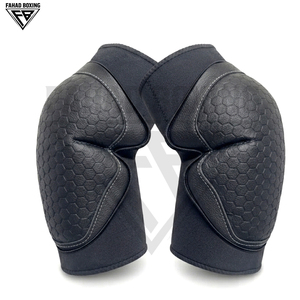 Genouillères réglables en cuir véritable haute performance avec rembourrage ergonomique en grille hexagonale pour l'entraînement intensif de MMA et de kickboxing - Product Image 2