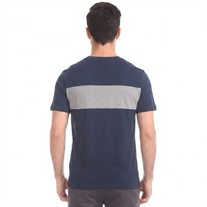 T-shirt à manches courtes bleu marine pour homme avec bande contrastante grise, col rond, coupe classique, décontracté, en jersey de coton tricoté, pour tous les jours - Product Image 4