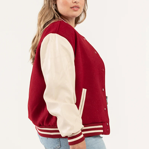 Veste universitaire courte sur mesure en gros pour femmes, en cuir véritable et laine, broderie, matière polyester, automne - Product Image 5