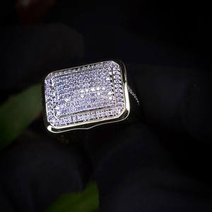 Anillo de compromiso cuadrado de plata de ley 925 con moissanita y diamantes, totalmente engastado, micro pavé, estilo hip hop, joyería para hombre - Product Image 4
