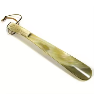 Chausse-pied artisanal moderne en corne de buffle naturelle, écologique, avec poignée, objet d'art et de collection, prix de gros du plus grand fabricant - Product Image 1