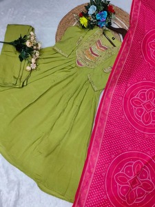 Salwar Kameez Sonia pour femme en crêpe de lin, longueur ras du sol, style vintage traditionnel, prêt-à-porter pour les fêtes 84164 - Product Image 5