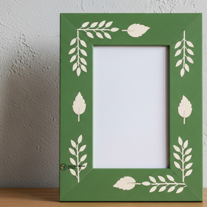 Cadre photo de luxe en os vert incrusté, fait main, motif floral - Product Image 3