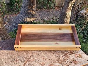 Plateau de service en bois moderne, forme rectangulaire, poignée polie, passe au lave-vaisselle, pour la cuisine et les réceptions - Product Image 4