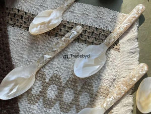 Cuillère décorative en nacre incrustée, cuillère de table de luxe faite à la main par Tradebyd - Product Image 2