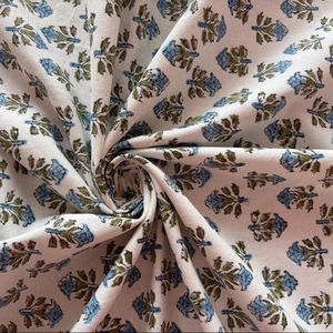 Tela de Algodón Estampada a Mano con Diseño Floral Azul y Verde Oliva sobre Base Natural |   Estampado Tradicional Indio con Pequeños Motivos - Product Image 1