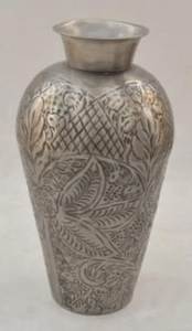 Vase traditionnel en argent fait main avec gravure florale, décoration de table, vase en métal - Product Image 1