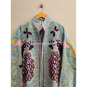 Veste en coton pour femme à col mandarin et manches longues, broderie florale, faite à la main avec des motifs colorés, idéale pour le printemps - Product Image 4