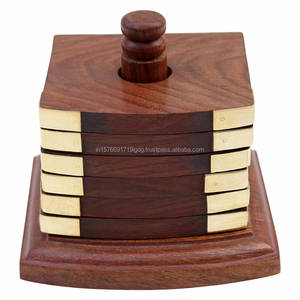 Juego de Posavasos Redondos de Resina y Madera con Incrustaciones de Latón, Estilo Lujoso, Duradero, 100 mm de Diámetro, 10 mm de Grosor, Marca Live Edge Studio - Product Image 4