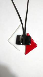 Collar con Colgante de Resina Teñida a Mano TCE, Joyería de Inspiración Natural, Regalo Minimalista de Moda para Mujer, Modelo Artesanal - Product Image 4