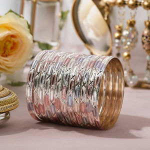 Brazaletes personalizados rellenos de oro de 3 tonos al por mayor, brazaletes texturizados chapados en oro de 3 tonos, brazaletes de moda, juego de brazaletes de latón tricolor. - Product Image 1