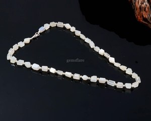 สร้อยคอประดับเม็ดมูนสโตนสีขาวธรรมชาติทรงเหลี่ยมเจียระไน ทำด้วยมือ ประดับอัญมณีมูนสโตน สร้อยคอหินประจำเดือนเกิดเดือนมิถุนายน ดีไซน์หรูหรา - Product Image 6