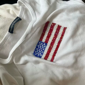 Camiseta sin mangas de algodón blanco con cuentas hechas a mano con la bandera de EE. UU., cuello redondo, chaleco de verano para mujer, ropa informal para fiestas y actividades al aire libre. - Product Image 1