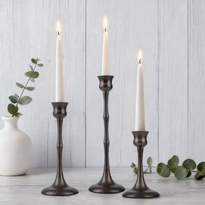 Ensemble de chandeliers hauts en métal bronze foncé martelé, faits à la main, écologiques, pour centre de table, vente en gros - Product Image 1