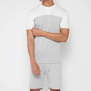 Ensemble décontracté pour homme : T-shirt à manches courtes col rond bicolore blanc et gris avec short assorti, tricoté, pour entraînement et fitness en extérieur - Product Image 1