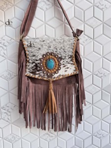 Sac à main bandoulière en cuir suédé à franges, style western, en peau à poils, avec pierres de créateur, pour femme, design unique, vente en gros - Product Image 3