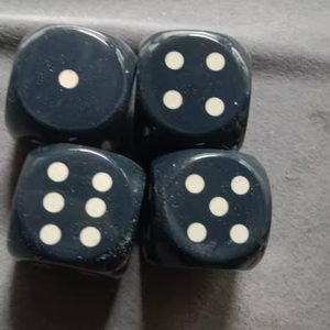 ลูกเต๋ากระดูกควายธรรมชาติทรงสวย ขนาด 10 มม. ขายส่ง สำหรับอุปกรณ์เกมบนโต๊ะ ลูกเต๋ากระดูกสีขาวดำแบบกำหนดเอง หกด้าน - Product Image 4