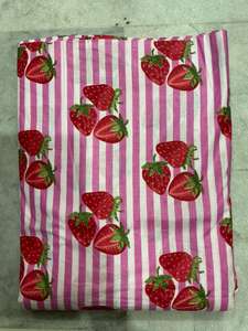 Tissu en coton camburic écologique en gros avec imprimés fraises vibrants pour vêtements de mode pour garçons, rideaux et sacs - Product Image 6