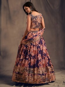 Lehenga Choli violet avec broderie florale, design réversible pour les occasions de fête - Robe de mariage traditionnelle pour femmes - Product Image 4
