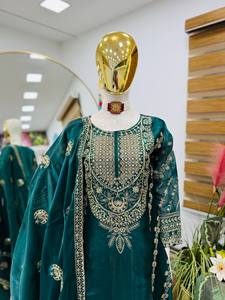 Ensemble Salwar Kameez Traditionnel Brodé Vert en Satin – Tenue Indienne et Pakistanaise pour Mariage, Fête, Remise de Diplôme et Festivals - Product Image 2