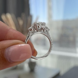 Bague de fiançailles en diamant taille coussin de 3,00 carats, clarté VVS2, couleur E, certifiée IGI, or blanc 14 carats, diamants de laboratoire, bijoux - Product Image 2