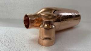 Botella de Agua de Cobre Puro de Doble Pared con Tapa Hermética para Bebidas Ayurvédicas, Uso en Casa, Oficina, Viajes y Actividades al Aire Libre - Product Image 4