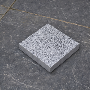 Mejor Oferta Directa de Fábrica: Baldosas de Piedra Caliza Azul de Vietnam con Acabado Martillado para Pavimento Exterior, Piedra Natural para Paisajismo - Product Image 1