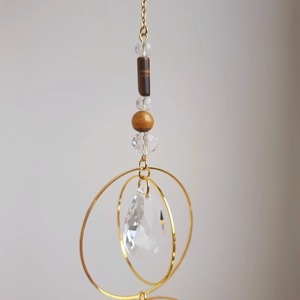 Atrapasueños de metal y cristal con diseño de sol redondo, adorno de cristal para el sol, adecuado para decoración festiva, como elemento decorativo y para uso en exteriores. - Product Image 2