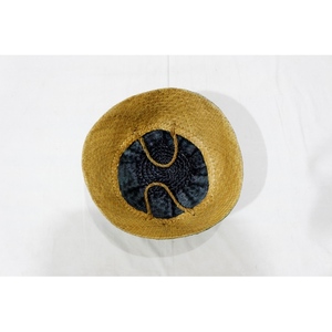 Panier de rangement pliable en feuilles de palmier tressées pour plantes, avec fond bleu marine foncé et poignées - Product Image 3