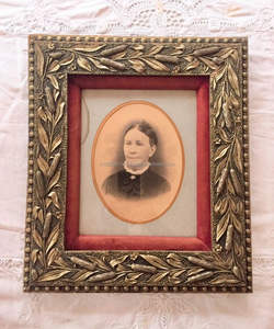 Cadre photo en bois d'inspiration vintage pour la décoration murale rétro avec une touche nostalgique, des accents classiques, un look intemporel et un charme - Product Image 1