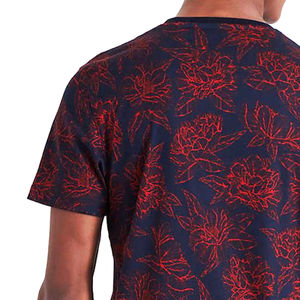 เสื้อยืดผู้ชายแบบซับลิเมชั่นลายดอกไม้สีแดงพิมพ์ลายกราฟิกสีน้ำเงินกรมท่า แขนสั้น คอกลม ผ้าโพลีเอสเตอร์ เสื้อผ้าสตรีทแวร์ฤดูร้อนสำหรับผู้ชาย - Product Image 5